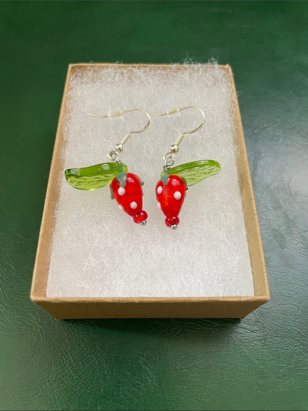 🍓Glass strawberry drop earrings🍓